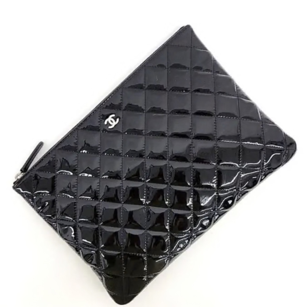 CHANEL Glossy Black Quilted Clutch